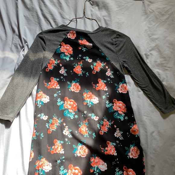 NWOT Flower Blouse - Picture 2 of 2